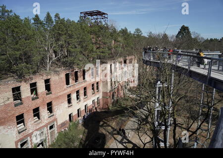 Beelitz, Allemagne. 07Th avr, 2018. Vue à l'Beelitzer sanatoriums. Les poumons des travailleurs Beelitz-Heilstätten sanatoriums, construit entre 1898 et 1930 par la Landesversicherungsanstalt Berlin, forme l'un des plus grands complexes hospitaliers dans le Berlin de l'arrière-pays. Credit : Jörg Carstensen/dpa/Alamy Live News Banque D'Images