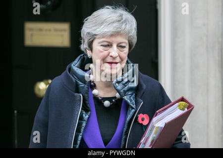 Londres, Royaume-Uni. 31 octobre, 2018. PM britannique Theresa peut laisse 10 Downing Street pour assister à l'hebdomadaire LOGEMENT Premier ministre des questions au Parlement Crédit : amer ghazzal/Alamy Live News Banque D'Images