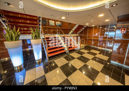 L'intérieur moderne de ferry de croisière de luxe Banque D'Images