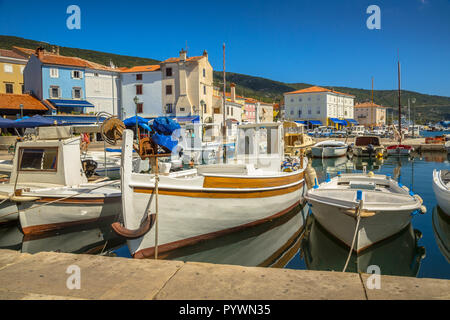 Vieux bateaux en bois à Cres town sur l'île de Cres, Croatie Banque D'Images