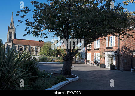 Le Compleat Angler Hotel et All Saints Church à Marlow Buckinghamshire, Angleterre . Banque D'Images