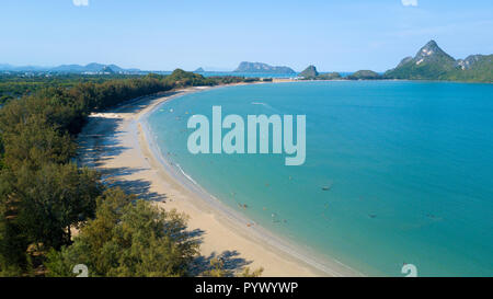 Vue aérienne de la plage Ao Manao bay dans la province de Prachuap Khiri Khan, Thaïlande Banque D'Images