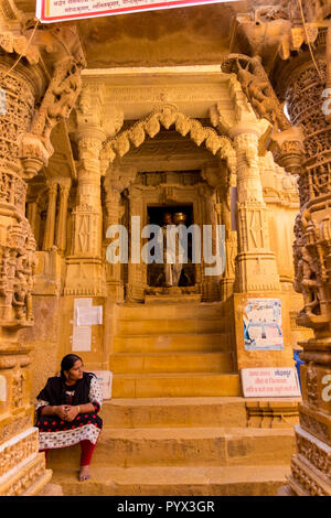 Entrée de Jain temple à Jaisalmer, Rajasthan, India Banque D'Images