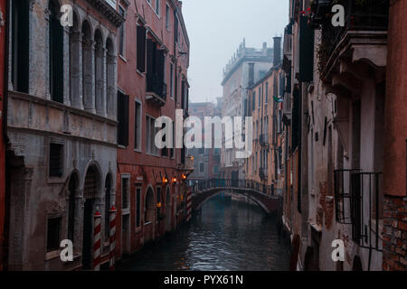 Cityscape Venise vide sur un matin d'hiver brumeux Banque D'Images