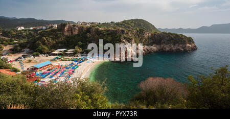 Grande plage de galets ( turc ; Buyuk Cakil Plajı ) dans la ville de Kas Turquie Banque D'Images