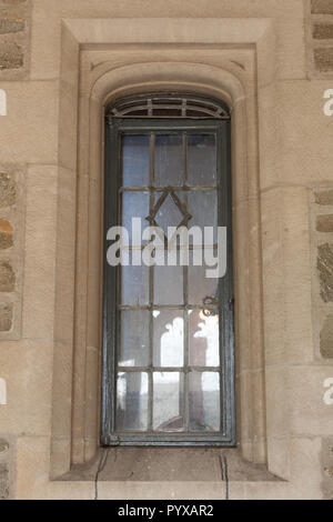 PRINCETON, NEW JERSEY - le 14 avril 2017 : Détails de l'un des fenêtres ornées sur les nombreux bâtiments à l'Université de Princeton Banque D'Images