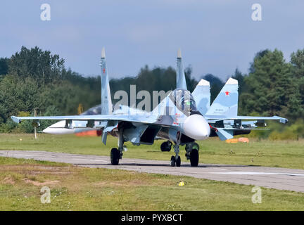 Le Bélarus, la base aérienne militaire de Lida, 08/09/2017 : Su-30SM Fighter Jet Aerobatic Team pèlerins de la Russie. La Russie airforce Banque D'Images