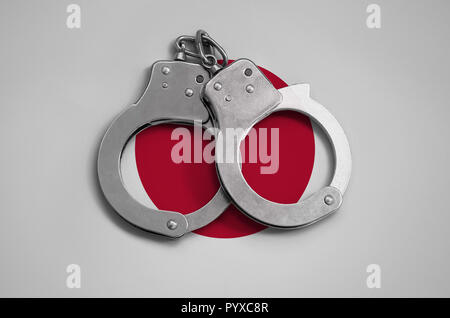 Drapeau du Japon et la police menottes. La notion de respect de la loi dans le pays et à la protection contre la criminalité. Banque D'Images