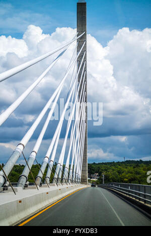 La rivière Penobscot Narrows Bridge sur la rivière Penobscot dans le Maine Banque D'Images