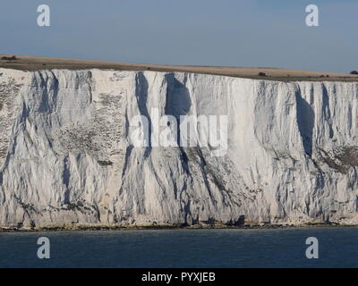 AJAXNETPHOTO. En 2018. Douvres, en Angleterre. - BLIGHTY - CÔTE ANGLAISE - falaises blanches de Douvres. PHOTO:JONATHAN EASTLAND/AJAX REF:180910 GX8  902 Banque D'Images