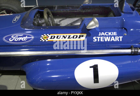 La voiture de course qui a déjà entraîné par Jackie Stewart en maintenant en musée des transports de Glasgow, le Riverside Museum sur les rives de la rivière Clyde à Glasgow. Alan Wylie/Alamy © Banque D'Images