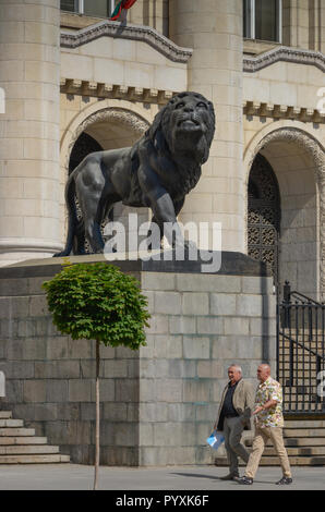 Sculpture du Lion, le centre de justice, Sofia, Bulgarie, Loewenskulptur, Justizpalast, Spanien Banque D'Images