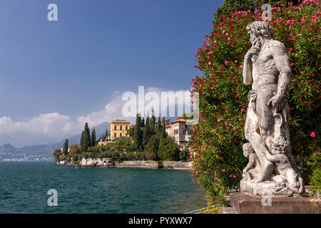 Statue dans les jardins de Villa Monastero à Varenna sur le lac de Côme, Italie Banque D'Images