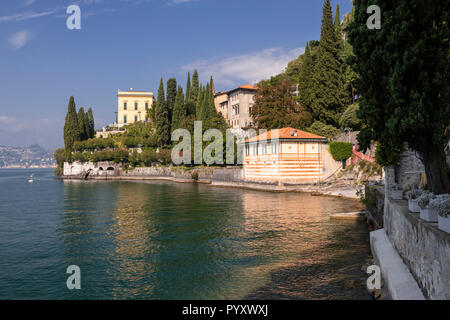 Les bâtiments et les jardins de Villa Monastero à Varenna sur le lac de Côme, Italie Banque D'Images