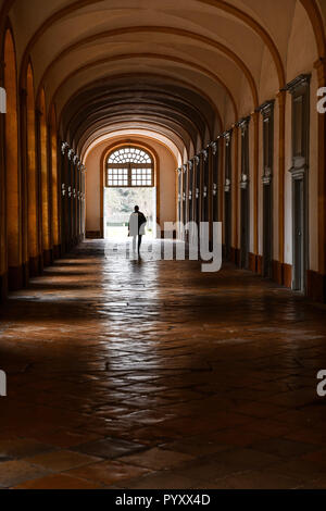 Cluny (centre-est de la France) : Arts et métiers au sein du campus de l'Abbaye de Cluny. Couloir de l'ingénierie française et de la recherche, de l'ENSAM, école d'études supérieures Banque D'Images