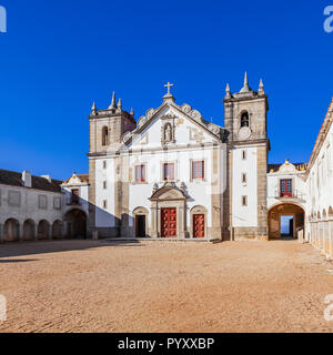 L'église et de l'hébergement des pèlerins du sanctuaire de Nossa Senhora do Cabo Sanctuaire. Cabo Espichel Cap. L'architecture baroque. Sesimbra, Portugal Banque D'Images