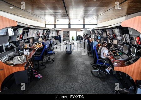 Colombier-Saugnieu (sud-est de la France). L'aéroport de Lyon Saint-Exupéry. Le contrôle de la circulation aérienne, l'Aviation Civile Française (DGAC). *** Légende locale Banque D'Images