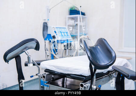 Close up focus sélectif de l'équipement et des appareils médicaux en salle d'opération moderne Banque D'Images