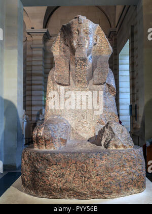 PARIS, FRANCE - 28 août 2013 : Statue de Sphinx, Musée du Louvre Banque D'Images