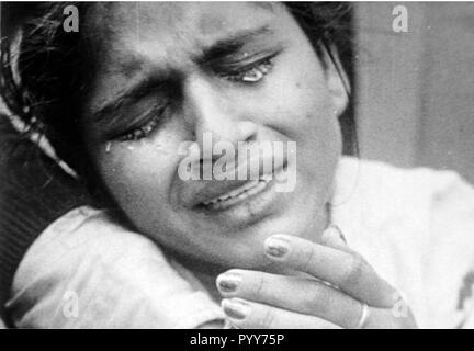 Femme qui pleure, tragédie de fuite de gaz de l'Union Carbide, Bhopal, Madhya Pradesh, Inde, Asie, Désastre de Bhopal, tragédie du gaz de Bhopal, 1984, ancienne image de millésime 1900s Banque D'Images