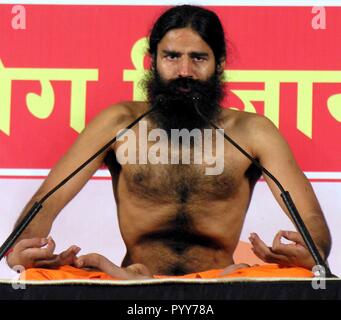 Baba Ramdev en yoga camp, Bandra Kurla Complex, Mumbai, Maharashtra, Inde, Asie Banque D'Images