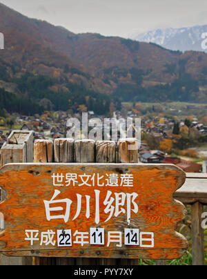 Entrée de Shirakawago Village en automne Banque D'Images