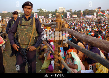 La sécurité de Mme Sonia Gandhi, présidente du Congrès au parc Shivaji, Mumbai, Maharashtra, Inde, Asie Banque D'Images