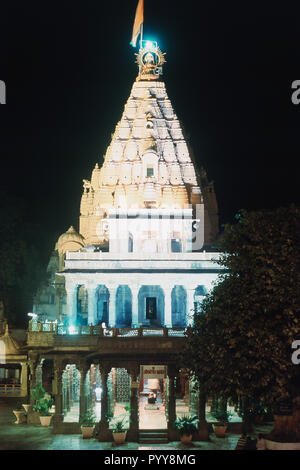 Vue de la nuit de Mahakaleshwar Temple, Ujjain, Madhya Pradesh, Inde, Asie Banque D'Images