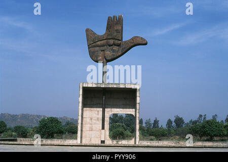 Symbole de la ville, Monument à main ouverte, complexe de la capitale, Chandigarh, territoire de l'Union, Inde, Asie Banque D'Images