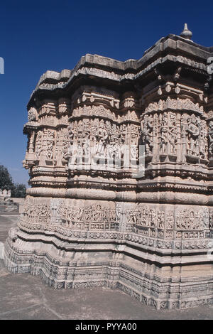 Déités solaires sculptées, temple du soleil de Surya, Ranakpur, Rajasthan, Inde, Asie Banque D'Images