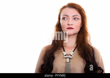 Studio shot of woman thinking while looking at distance Banque D'Images