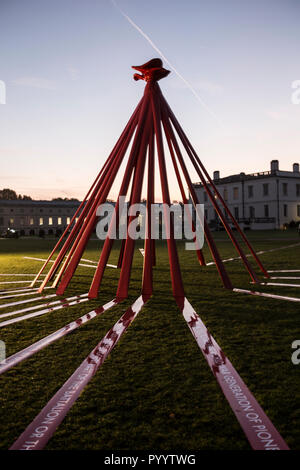 Appel de pavot Lancement national en 2018. L'installation de pavot de six mètres de haut commémore la première guerre mondiale dans le domaine du Maritime Museum, Greenwich Banque D'Images