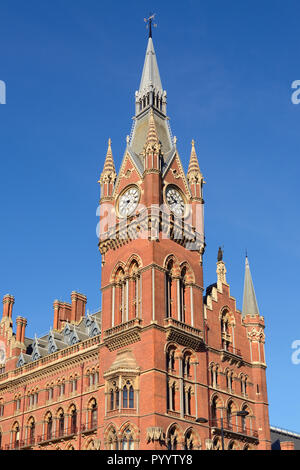 La gare St Pancras, Tour de l'horloge, Londres, Royaume-Uni Banque D'Images