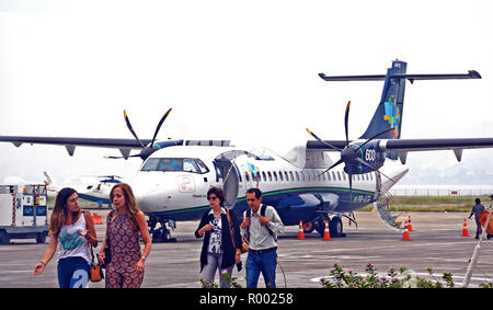 Avion ATR 72-600 d'Azul company à l'aéroport Santos Dumont, Rio de Janeiro, Brésil Banque D'Images