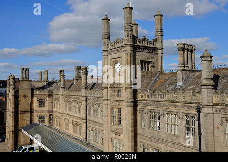 La crénelure de façade de la gare de Shrewsbury dans le Shropshire. Banque D'Images