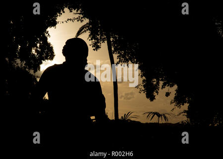 Roma, Italie. 30Th Oct, 2018. Ombre de statue de Moïse à la Villa Borghese au coucher du soleil Coucher du soleil vu de la terrasse de l'Pincio et depuis le belvédère en face de la Casina Valadier à Rome Crédit : Matteo Nardone/Pacific Press/Alamy Live News Banque D'Images