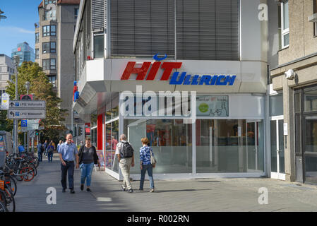 Supermarché frappé Ullrich, Mohrenstrasse, milieu, Berlin, Allemagne, Dach Photovoltaik frappé Ullrich, Mitte, Deutschland Banque D'Images