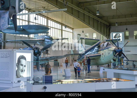 Hangar 3, exposition, musée historique militaire, aviation, Ortsteil Gatow, Berlin, Allemagne, Ausstellung, Hangar 3, Militaerhistorisches Museum, Flugplatz, deu Banque D'Images