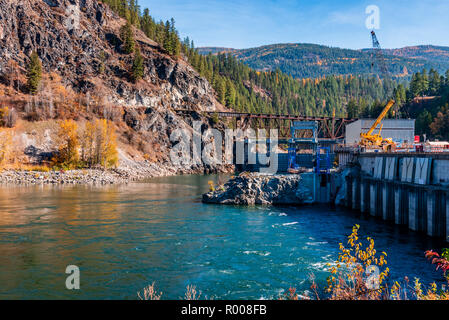 Box Canyon barrage sur la rivière Pend Oreille près de Ione, Washington Banque D'Images