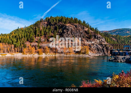 Box Canyon barrage sur la rivière Pend Oreille près de Ione, Washington Banque D'Images