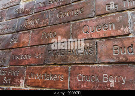 Mur de la renommée de Liverpool, Mathew Street, Merseyside, Angleterre Banque D'Images