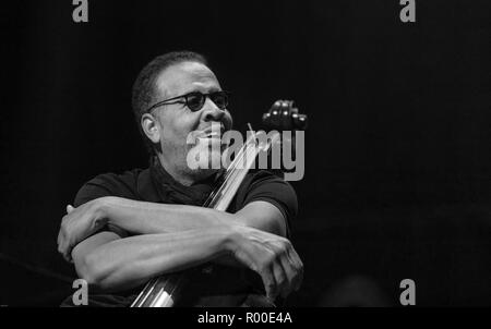 Stanley Clark jouant au cork jazz festival 2018 à l'everyman à Cork Irlande Banque D'Images