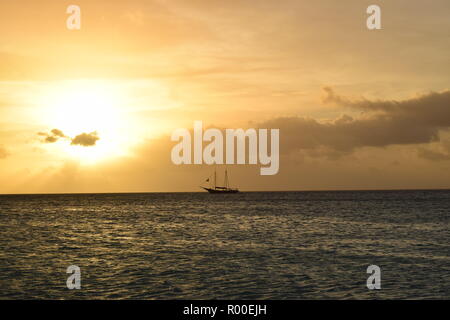 Coucher de soleil romantique à Aruba - île de miel Banque D'Images