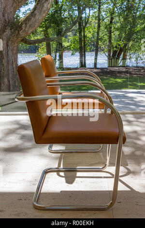 Chaises, intérieur de Farnsworth House par l'architecte Ludwig Mies van der Rohe, 1951, Plano, Texas, USA Banque D'Images