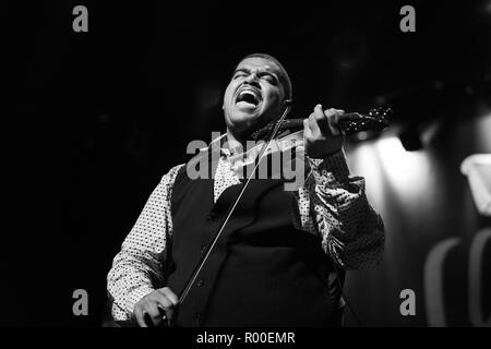 Stanley Clark band sa violoniste jouant au cork jazz festival 2018 à l'everyman à Cork Irlande Banque D'Images