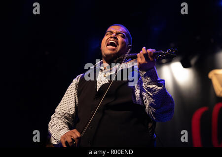 Stanley Clark band sa violoniste jouant au cork jazz festival 2018 à l'everyman à Cork Irlande Banque D'Images