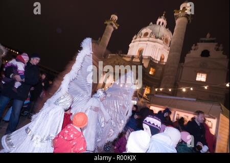 Wien, Vienne - Karlsplatz Weihnachtsmarkt, Marché de Noël en face de l'église St Charles Banque D'Images