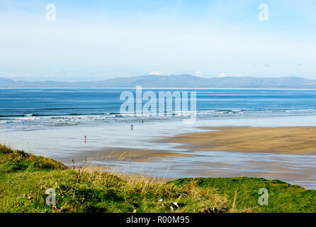 Magnifique plage de sable,Tullan Strand, qui attire les surfeurs de toute l'Irlande et l'Europe Banque D'Images