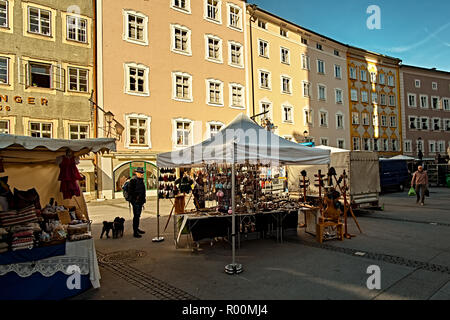 Salzbourg, Autriche, Salzburger Land - le 11 septembre 2018 : Salzburger Brezen market place à l'agriculteur traditionnel marché à la place de l'université. Banque D'Images