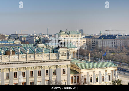 Wien, Blick über die Ringstrasse (Parlament, Burtheater) - Vienne, vue sur la Ringstrasse (Parlament, Burtheater) Banque D'Images